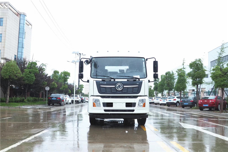 東風天龍后八輪20噸噴霧車，國六綠化噴灑車
