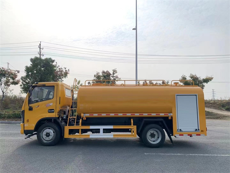 東風(fēng)多利卡D7消防灑水車