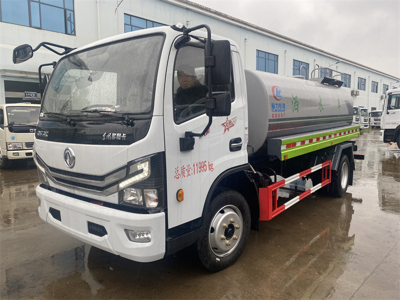 東風(fēng)多利卡D7多功能灑水車