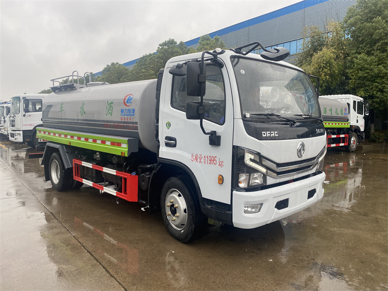 東風(fēng)多利卡D7多功能灑水車