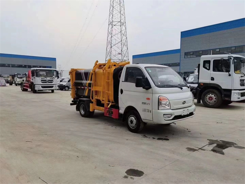 東風途逸側(cè)裝掛桶垃圾車