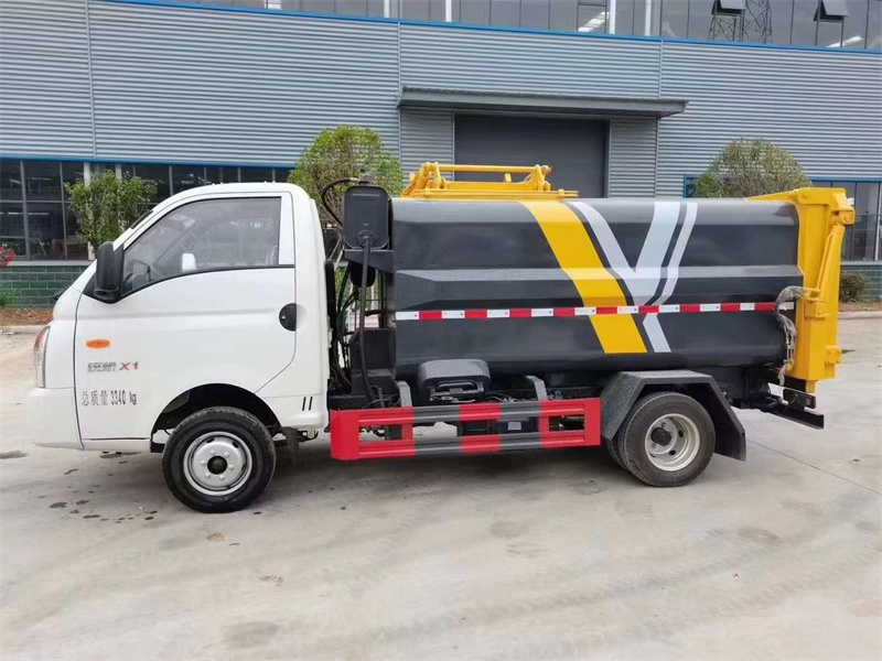 東風途逸側(cè)裝掛桶垃圾車