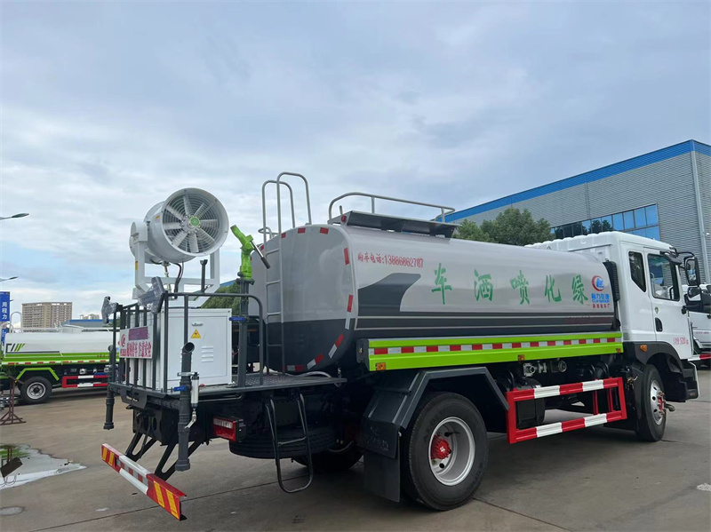 東風多利卡D9新款多功能灑水車