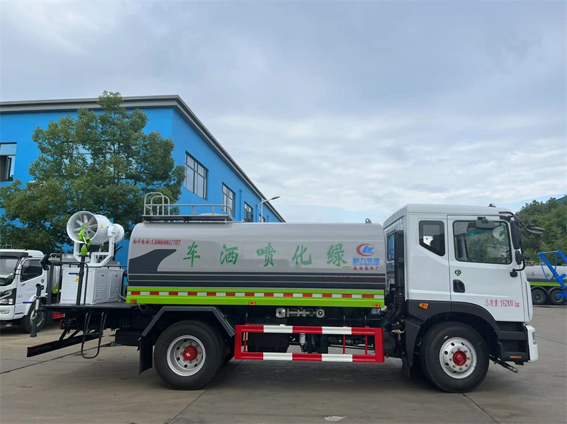 東風多利卡D9新款多功能灑水車