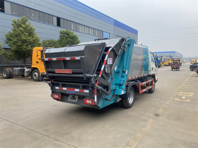 藍(lán)牌 福田小卡后裝壓縮垃圾車